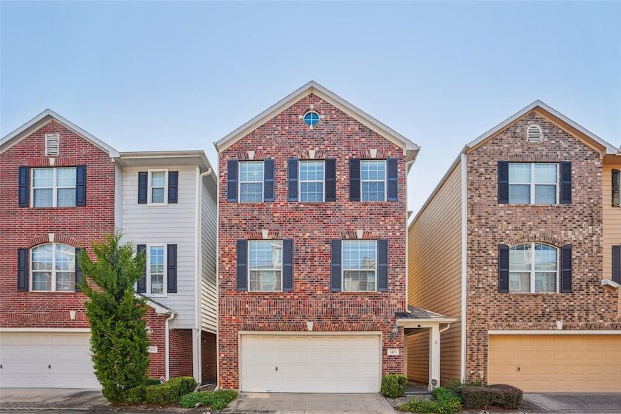 3419 Skyline Village Dr Houston TX — Galleria Townhome